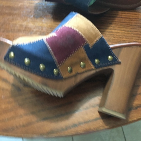 UNIONBAY Brown and Tan Mules with Chunky Platform Sole - Picture 6 of 6
